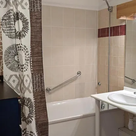 شقة 2 Pieces Avec Balcon, Parking, Proche Des Pistes Et Commerces A - Fr-1-262-181